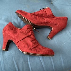 Burgundy suede Aerosoles Ankle boots with 3" heels size 10.5 wide